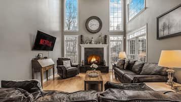 TV, fireplace