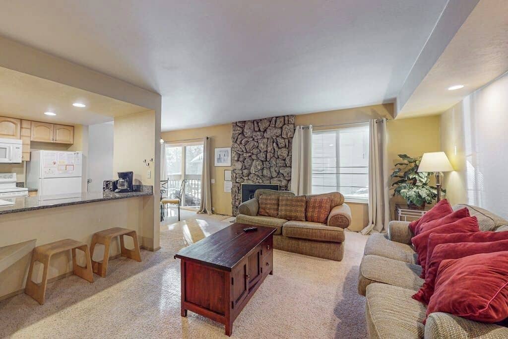 TV, fireplace, ping pong, stereo
