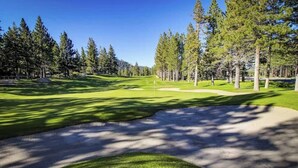 A golf course with a well-maintained fairway, sand bunkers, and a flagstick. - Cozy Corner Condo with Shared Pool and Hot Tub, Close to the Lakes & Ski Resort (Mammoth Lakes)