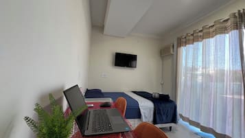 Laptopgeeigneter Arbeitsplatz, kostenloses WLAN