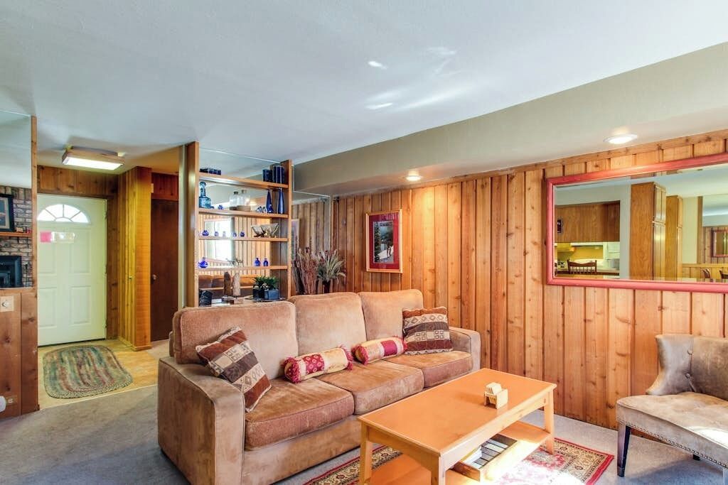 Delightful Dog-friendly Condo With A Shared Pool, Sauna, And Hot Tub - Mammoth Lakes