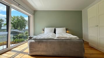 4 bedrooms, iron/ironing board, individually furnished