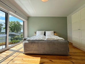 4 chambres, fer et planche à repasser, ameublement personnalisé