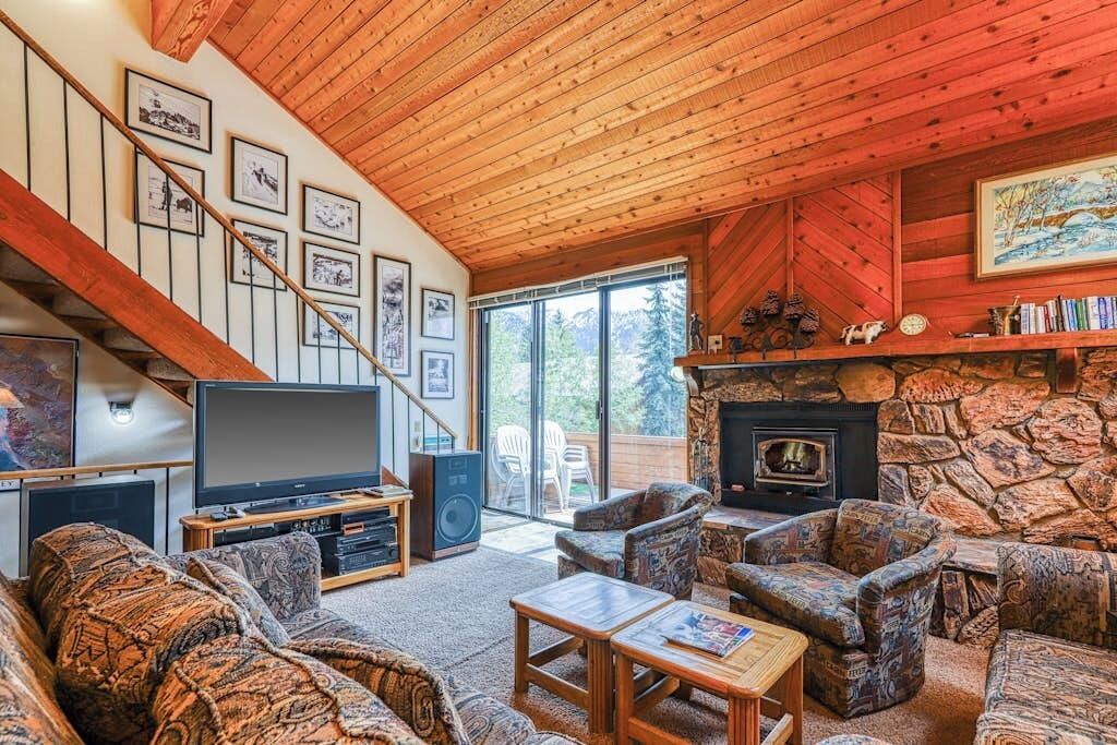 TV, fireplace, DVD player