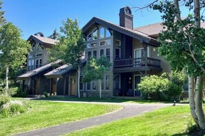 Exterior - Townhome with Shared Hot Tub, Near Golf Course and Close to Skiing (Mammoth Lakes)