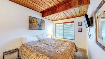 3 bedrooms, iron/ironing board, WiFi (free), bed sheets