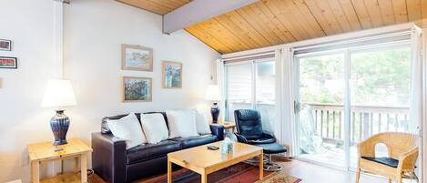 Fernseher, Kamin, DVD-Player