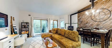 TV, fireplace, stereo