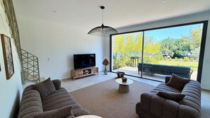 Living area - La Villa sur la Sorgue: Waterfront and Downtown in L'Isle-sur-la-Sorgue (L'Isle-sur-la-Sorgue)