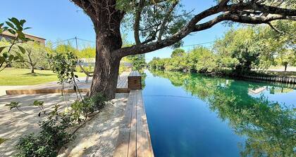 La Villa sur la Sorgue: Waterfront and Downtown in L'Isle-sur-la-Sorgue
