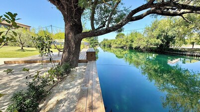 La Villa sur la Sorgue: Waterfront and Downtown in L'Isle-sur-la-Sorgue