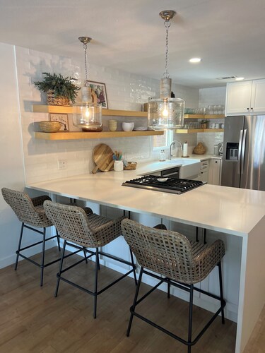 Docktails and Daydreams lake LBJ bungalow sleeps 13