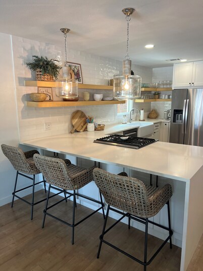 Docktails and Daydreams lake LBJ bungalow sleeps 13