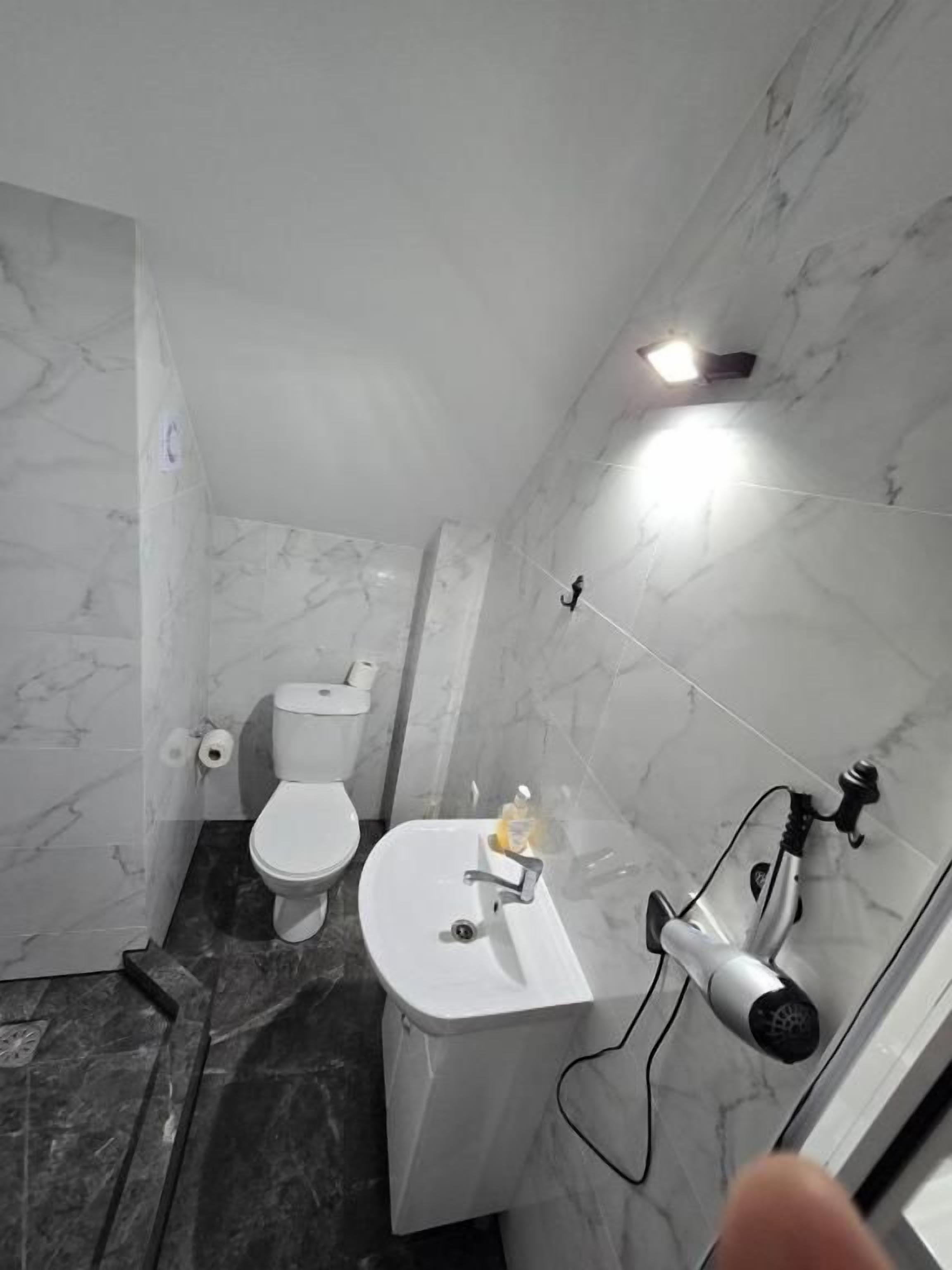 Estudi Deluxe, vistes a la ciutat | Bany | Assecador de cabells, tovalloles, sabó i xampú 