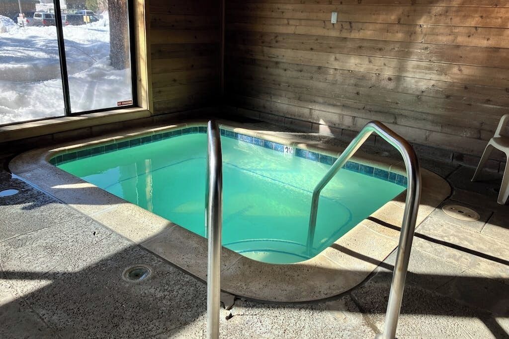 Indendørs pool