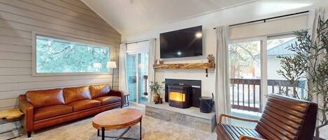 TV, fireplace