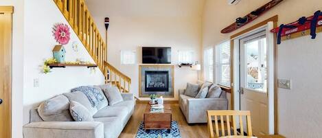 TV, fireplace