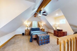 1 bedroom, free WiFi, bed sheets - Cute, dog-friendly cabin with a large patio & fireplace - walk to river beach (Dover)