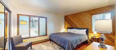 1 habitación, tabla de planchar con plancha, wifi gratis y ropa de cama