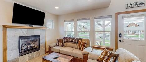 TV, fireplace