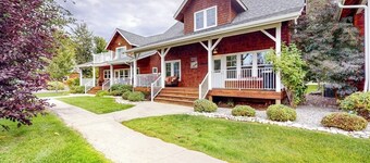 Home with patio, grill, fireplace, streaming, washer/dryer & AC