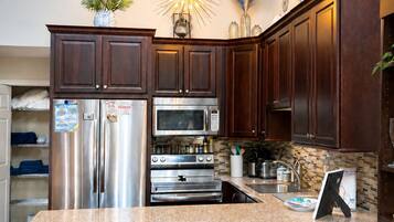 Coffee/tea maker, fridge, microwave, oven