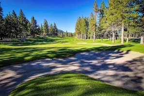 A golf course with a clear path, sand bunkers, and a flagstick. - Cozy condo w/ shared pool, hot tub & sauna, near outdoor activities (Mammoth Lakes)