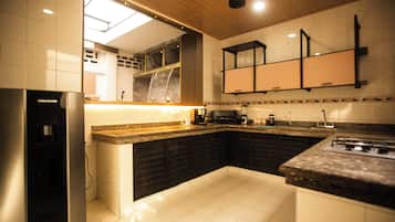 Fridge, microwave, stovetop