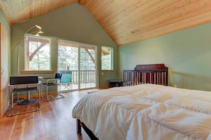 2 bedrooms, desk, travel crib, free WiFi