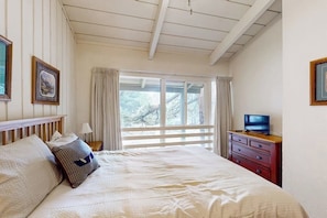 A bedroom with a bed, a television on a dresser, and a window with curtains. - Three bedroom Condo w/Shared Pool, Hot Tub, Near Town and Ski Resort (Mammoth Lakes)