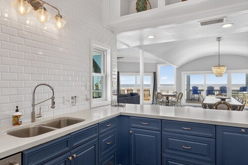 Beachfront with direct Beach Access/Gorgeous Views