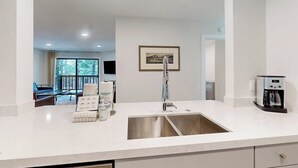 Unclassified image, 2 of 54, button - Updated Condo within Walking Distance to Ski Lifts, w/Pool, Spa, Sauna Access (Mammoth Lakes)
