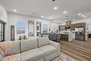 TV - Seas the Beach Day- Custom Built Home (Galveston)
