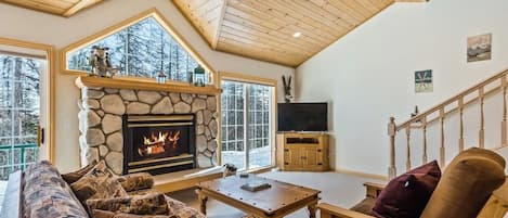 TV, fireplace