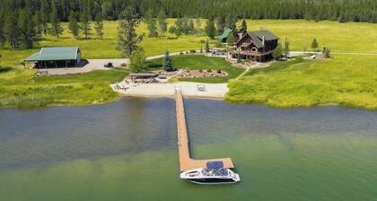 Beautiful, Dog-Friendly Home with WiFi, Private Dock, Beach & Protected Bay