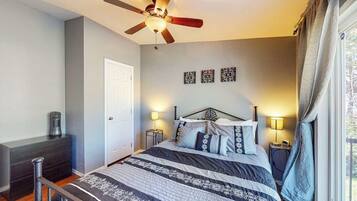 4 bedrooms, Internet, bed sheets