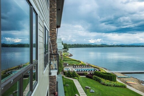 Lake view condo with WiFi, balcony, fireplace, & shared pool/hot tub/grills