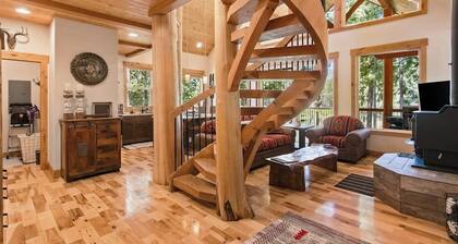 Stunning mountain cabin with lake view, firepit, grill, patio & washer/dryer