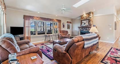 Waterfront hideaway with views, private dock on Pend Oreille River, kayaks & W/D