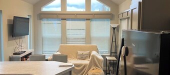 New and modern tinyhome with lake views, 10 min drive to Lake Pend Oreille, wifi