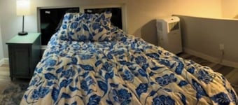 New and modern tinyhome with lake views, 10 min drive to Lake Pend Oreille, wifi
