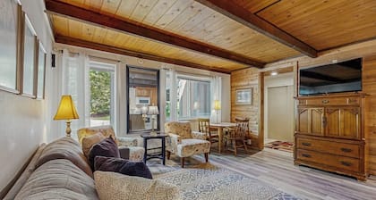 Convenient Studio, Walking Distance to Sun Valley Lake - Shopping, Skiing Nearby