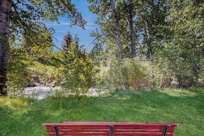 Property grounds - Convenient Studio, Walking Distance to Sun Valley Lake - Shopping, Skiing Nearby (Sun Valley)