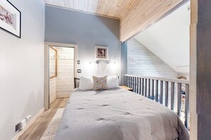 Iron/ironing board, internet, bed sheets