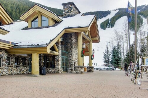 Cozy Condo with Stunning Mountain Views - Near the Ski Lifts