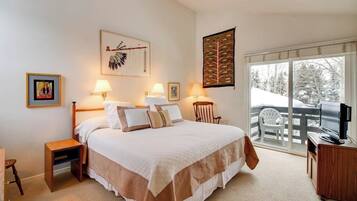5 bedrooms, iron/ironing board, WiFi (free), bed sheets
