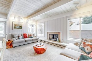 A living room with a fireplace, a sofa, a coffee table, and a painting on the wall. - Close to Sun Valley Resort w/ access pass to resort amenities (Sun Valley)
