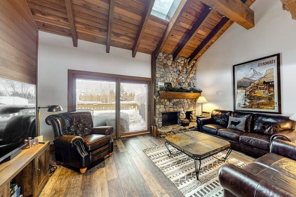 TV, fireplace, DVD player, ping pong