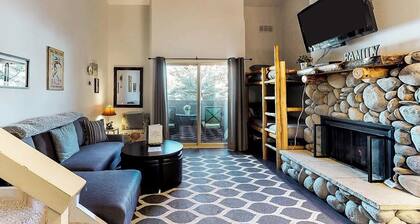 Lovely Studio Remodeled in 2020 with Shared Pool, Hot Tub & Lift Access