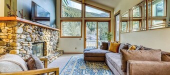 Newly-updated Warm Springs condo w/ski & mountain views - Dogs ok